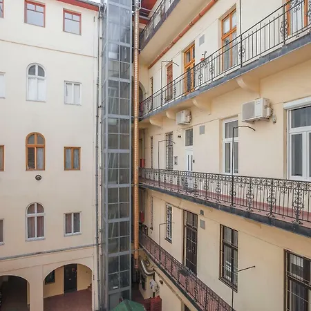 Broadway Budapesta