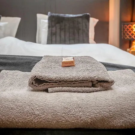 Broadway Apartment *